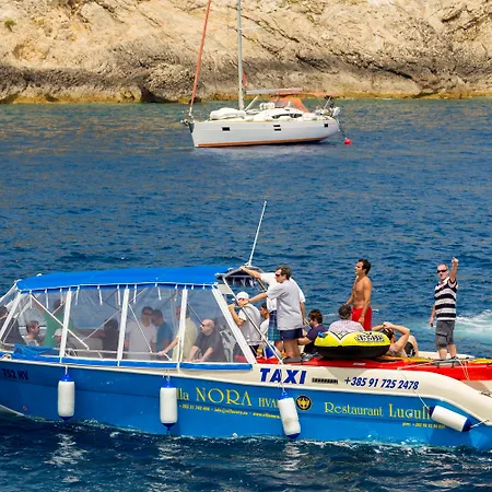 Nora 3* Hvar Town