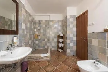 Nora Hotel