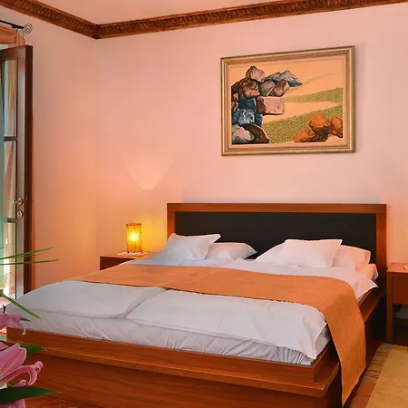 Nora Hotel