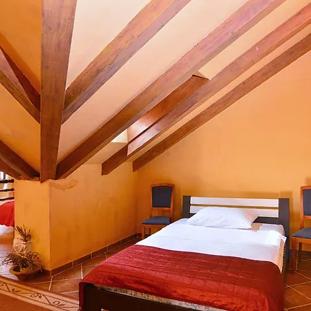 Ξενοδοχείο Nora Χβαρ